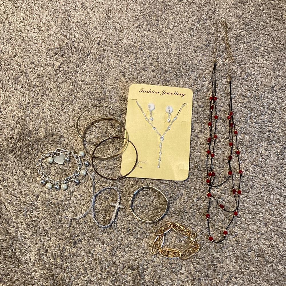 Elegant Silver and Gold costume Jewelry bundle, 9 pieces